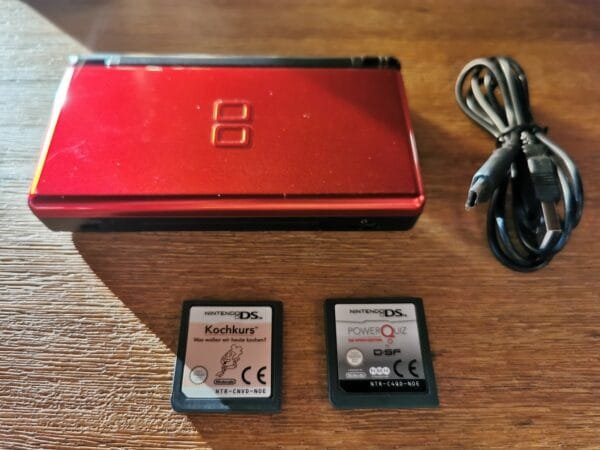 Nintendo DS Lite in rot mit 2 Spielen und Ladekabel – guter Zustand – Retro