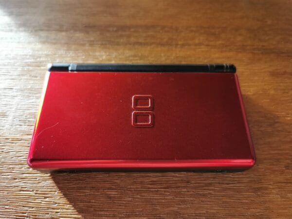 Nintendo DS Lite in rot mit 2 Spielen und Ladekabel – guter Zustand – Retro